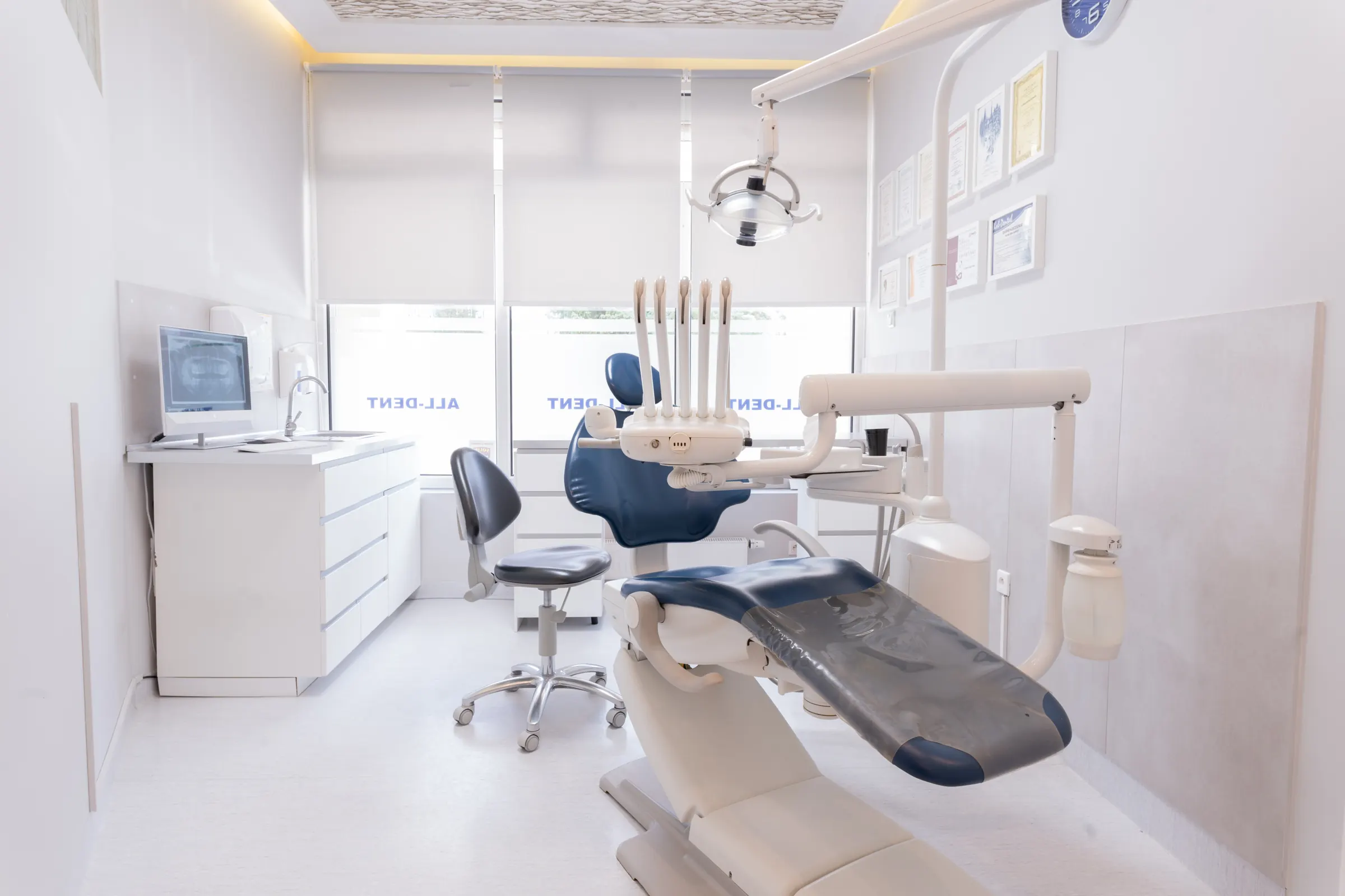 Jasny gabinet stomatologiczny All-Dent w Piasecznie