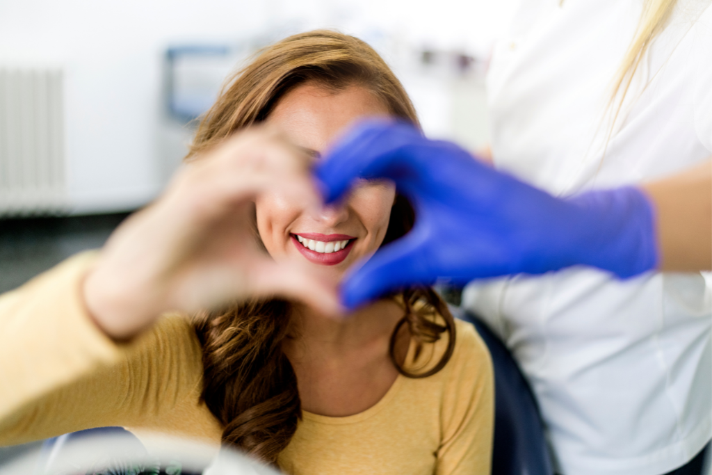 serce ułożone przez pacjenta i dentystę