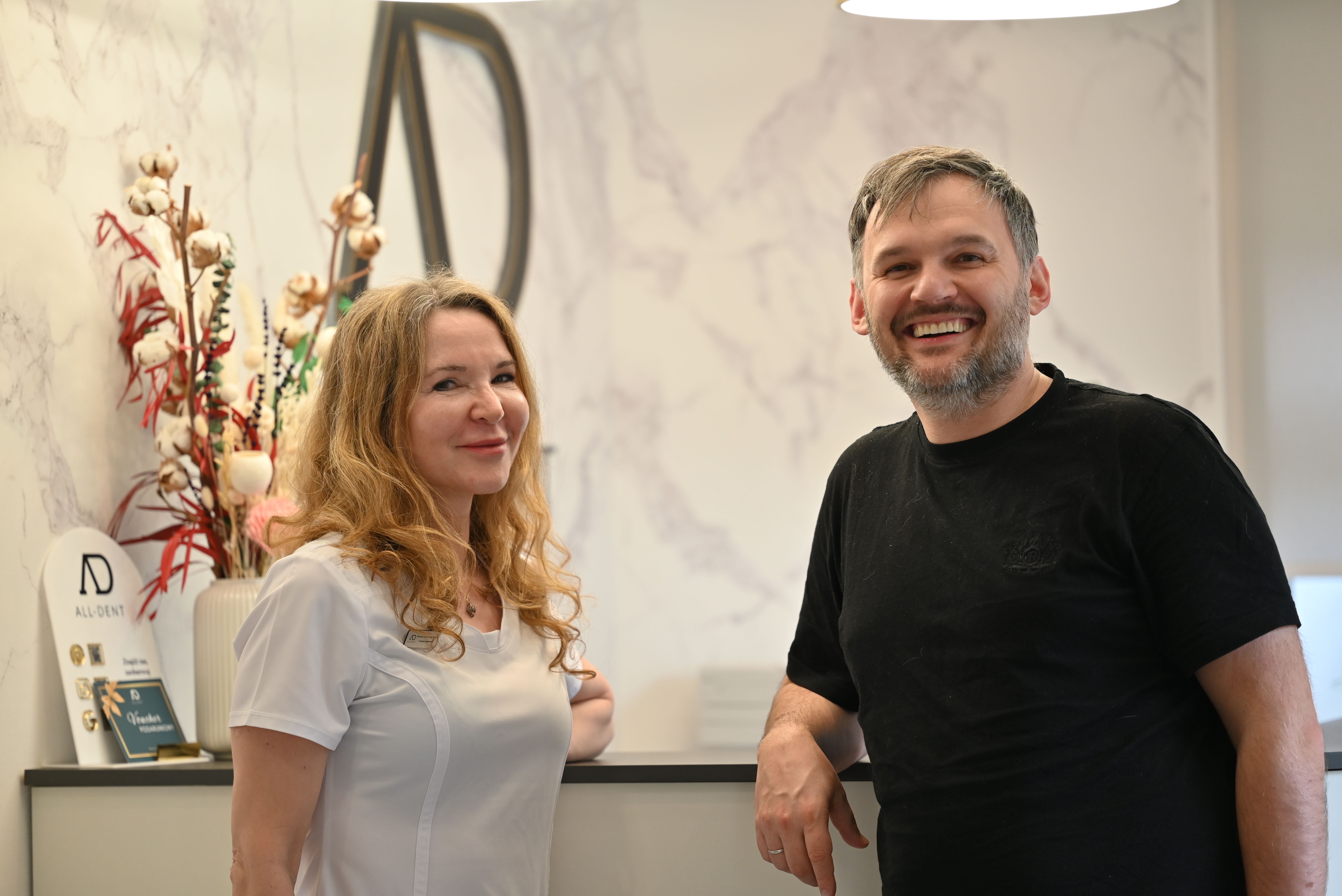 Pacjent All-Dent Piaseczno uśmiech po leczeniu
